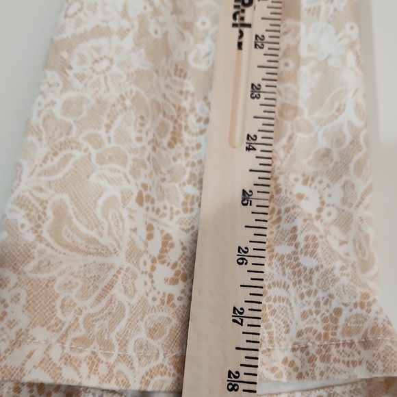 Chicos Platinum Denim Pants Womens  Size 1.5 M Lace Cream Pattern Ultimate Fit - Picture 11 of 11